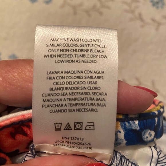 Size 8 Isaac Mizrahi New York Shorts - Navy and Pink Floral - Like New - Picture 11 of 12